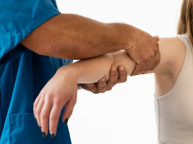 Chiropractic care for elbow pain at Alma Sana Chiropractic Studio in Tucson