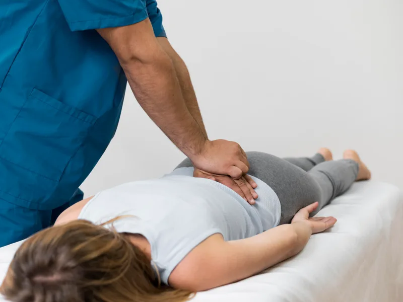 How Alma Sana Chiropractic Studio treats hip pain in Tucson