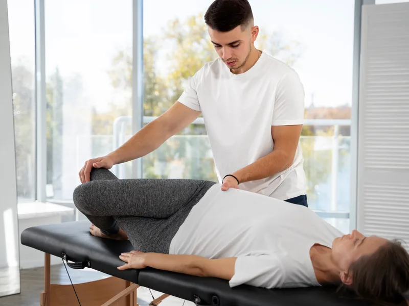 Alma Sana Chiropractic Studio treating hip pain in Tucson