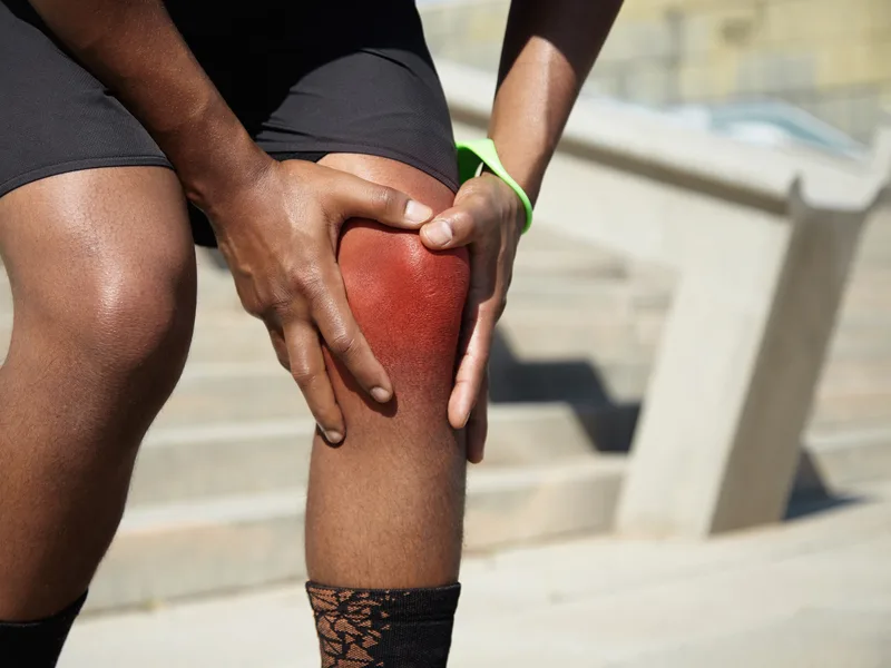 Alma Sana Chiropractic Studio treating knee pain in Tucson