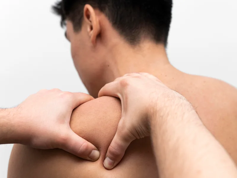 Chiropractic care for rotator cuff injury at Alma Sana Chiropractic Studio in Tucson
